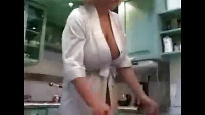 Incredibile bella bionda in collant si allarga all'aperto massaggio olio porno
