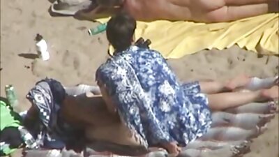 MILF tedesca video xxx massaggi dai grossi seni parla sporco mentre si masturba a letto